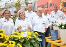 Het team van Evanthia heette iedereen welkom en informeerde iedereen over de verschillende facetten van het bedrijf. Namelijk de veredeling van snijbloemen, tropische planten en pot- en perkplanten.
